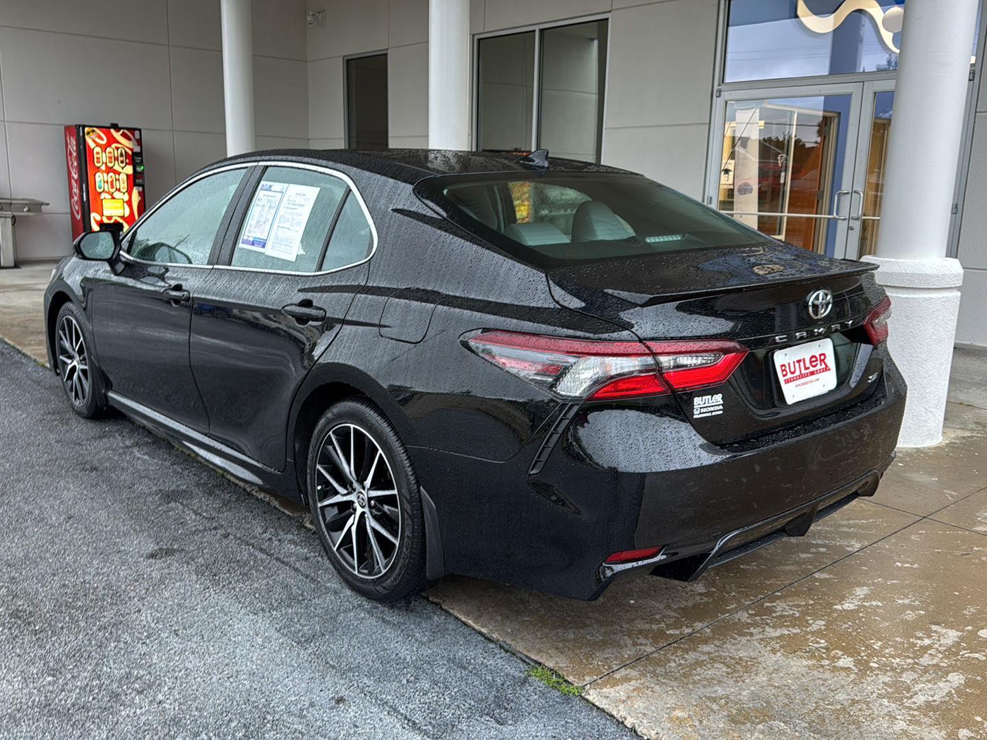 2023 Toyota Camry SE photo 3