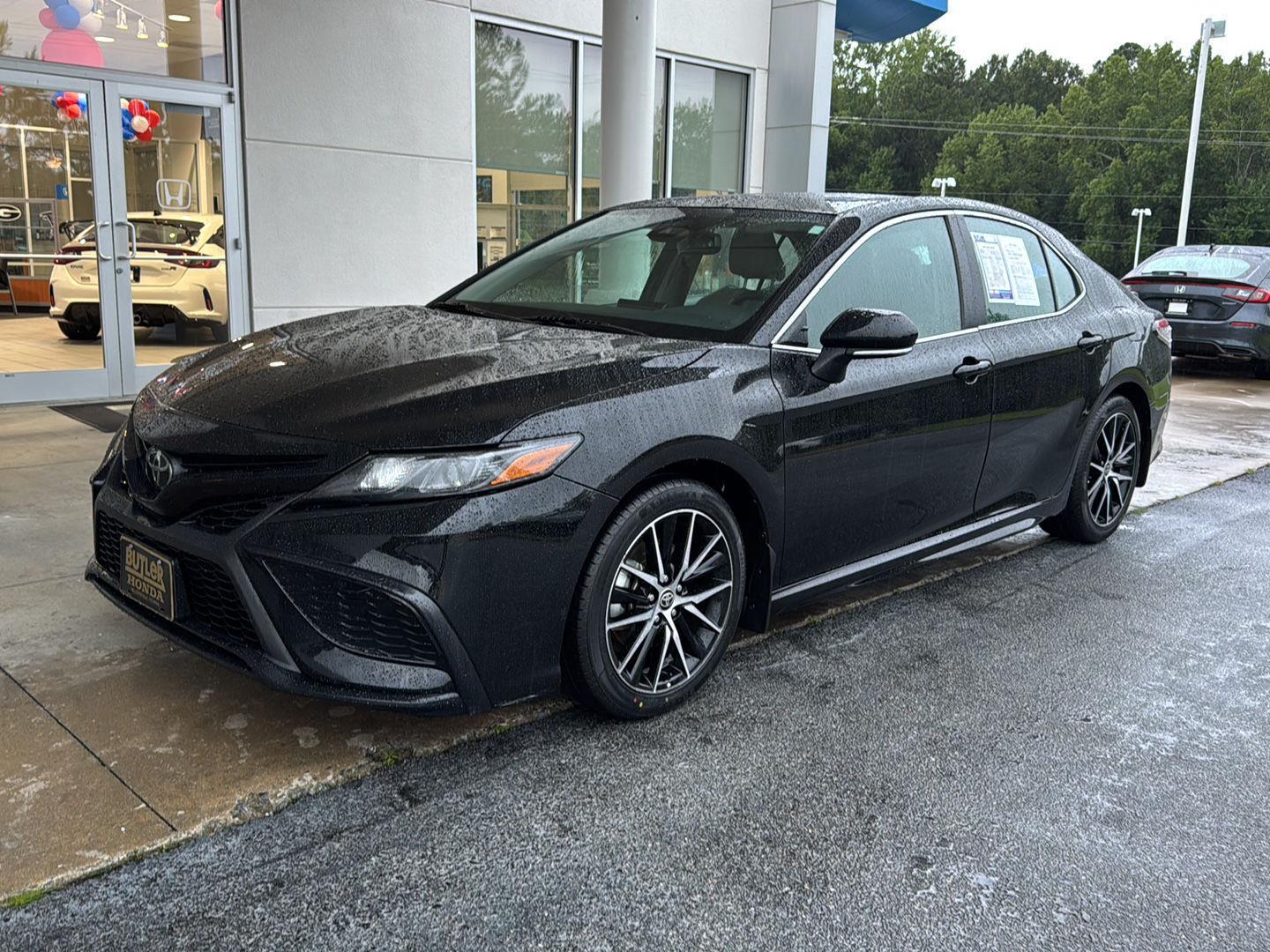 2023 Toyota Camry SE photo 2