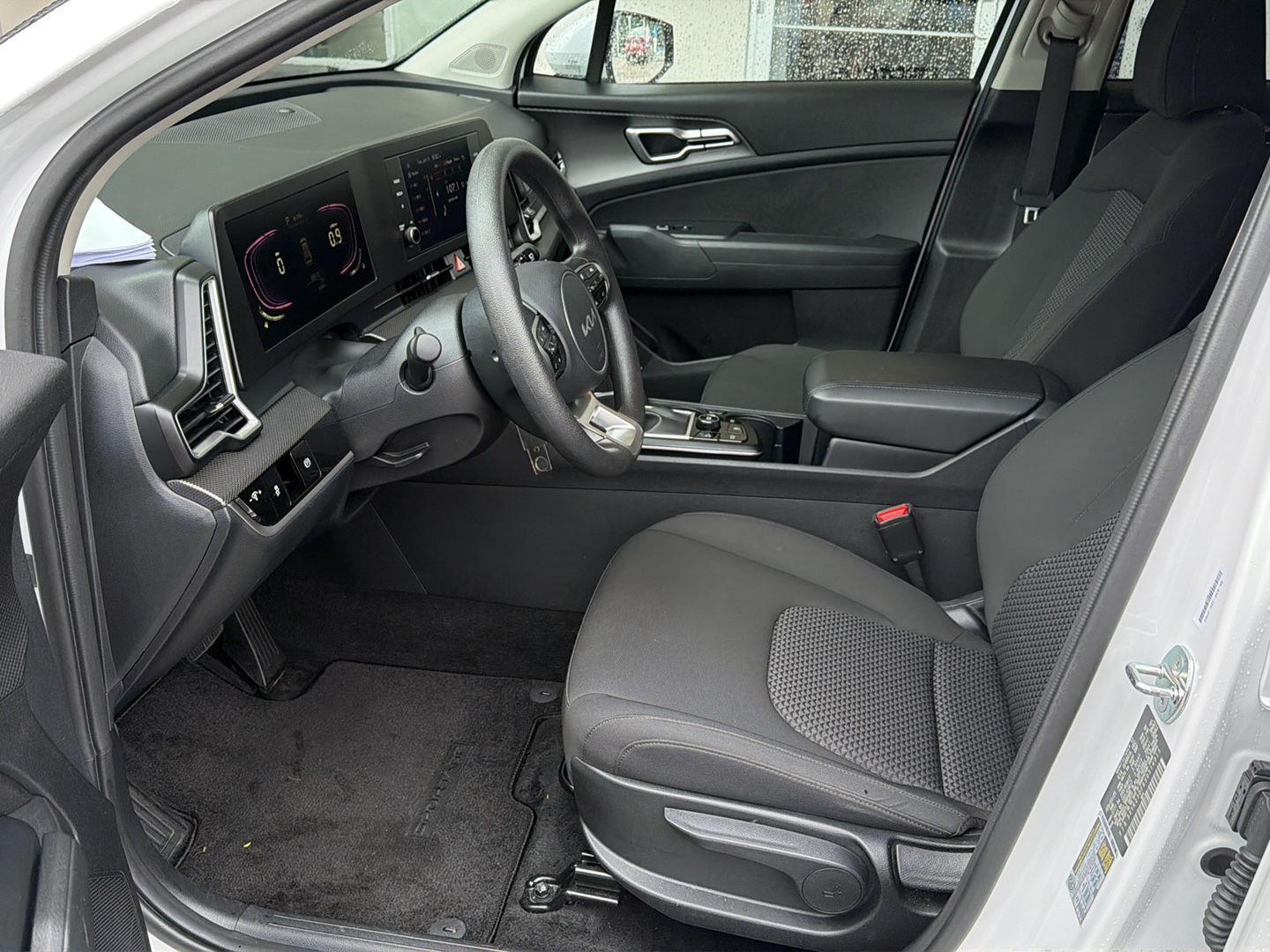 2025 Kia Sportage LX - Photo 10