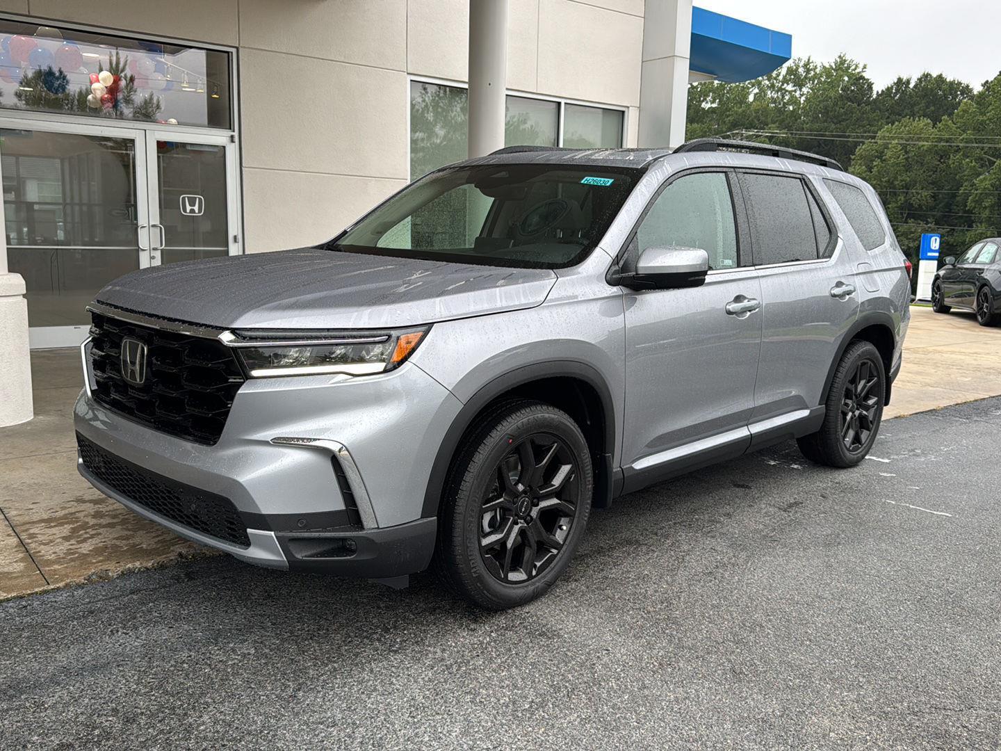 2025 Honda Pilot Touring photo 2