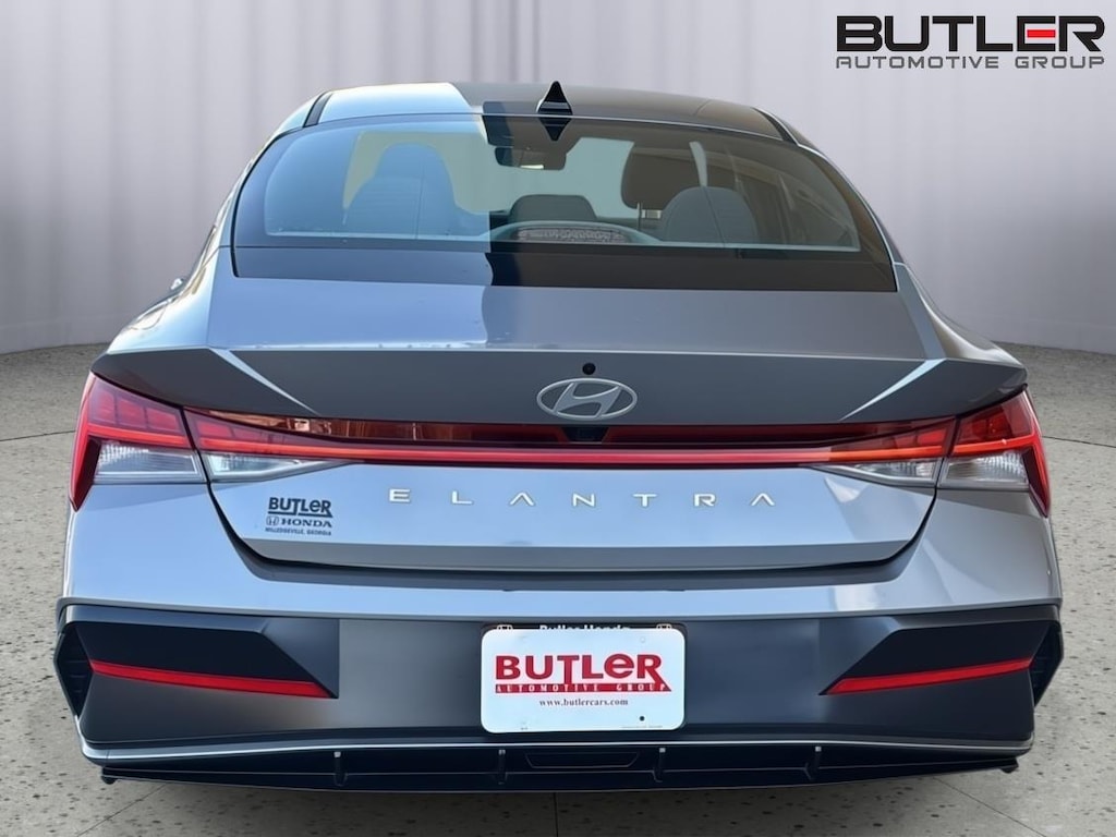 Used 2025 Hyundai Elantra SEL Convenience Sedan