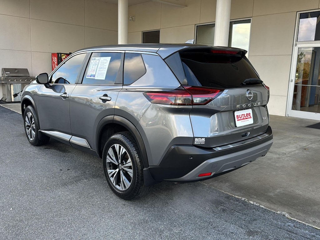 2022 Nissan Rogue SV photo 3