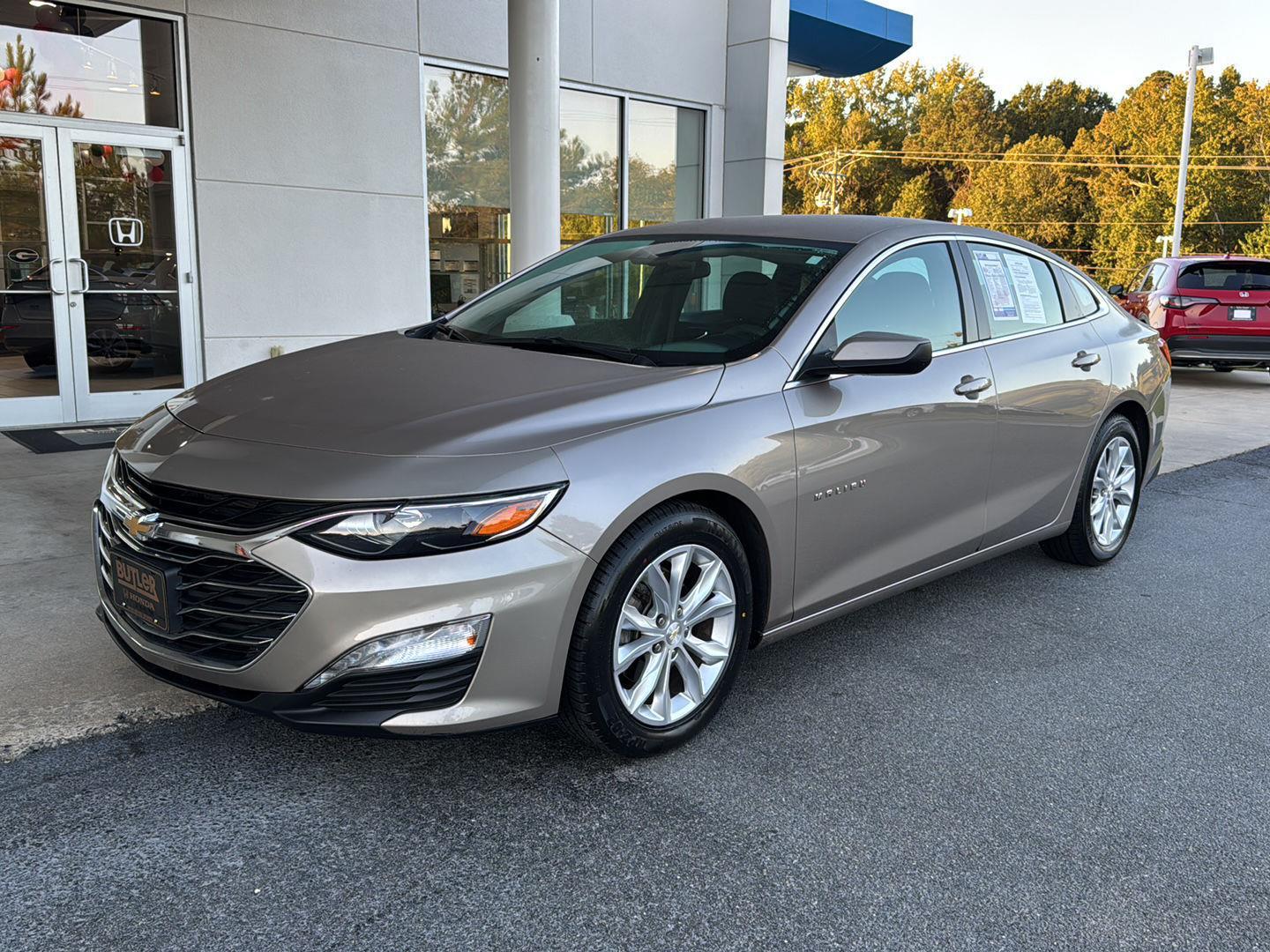 2023 Chevrolet Malibu 1LT photo 2