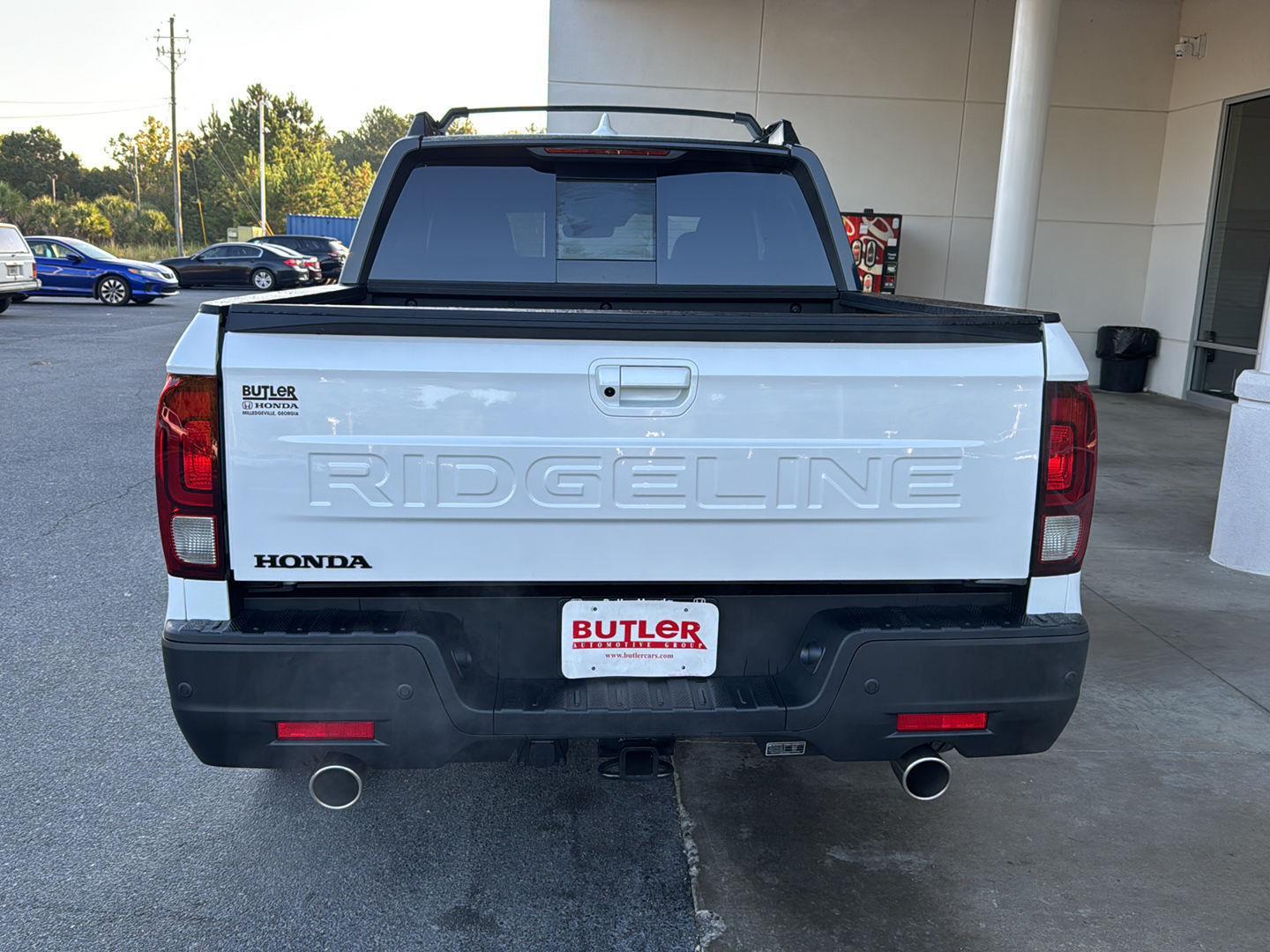 2026 Honda Ridgeline Black Edition photo 2