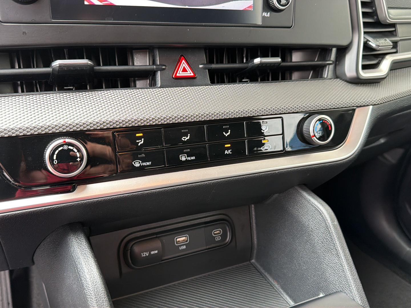 2025 Kia Sportage LX - Photo 25