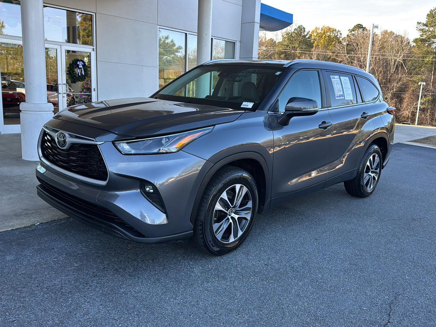2024 Toyota Highlander XLE's photo