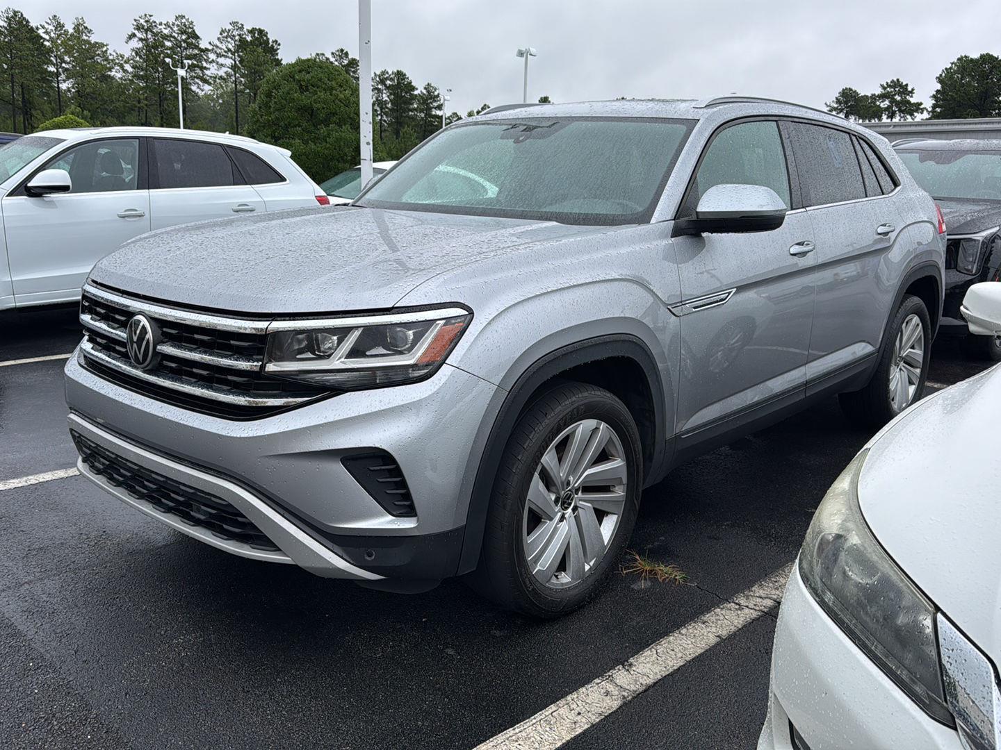 2020 Volkswagen Atlas Cross Sport V6 SE Technology R-Line photo 2