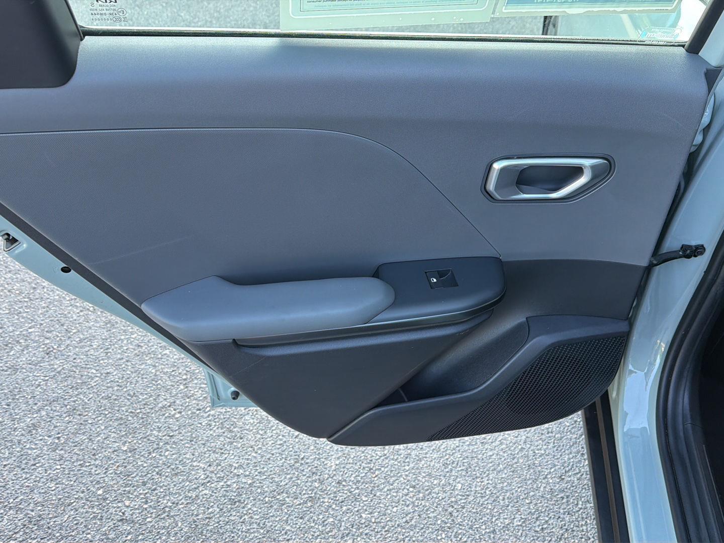 2025 Kia K4 LXS - Photo 17