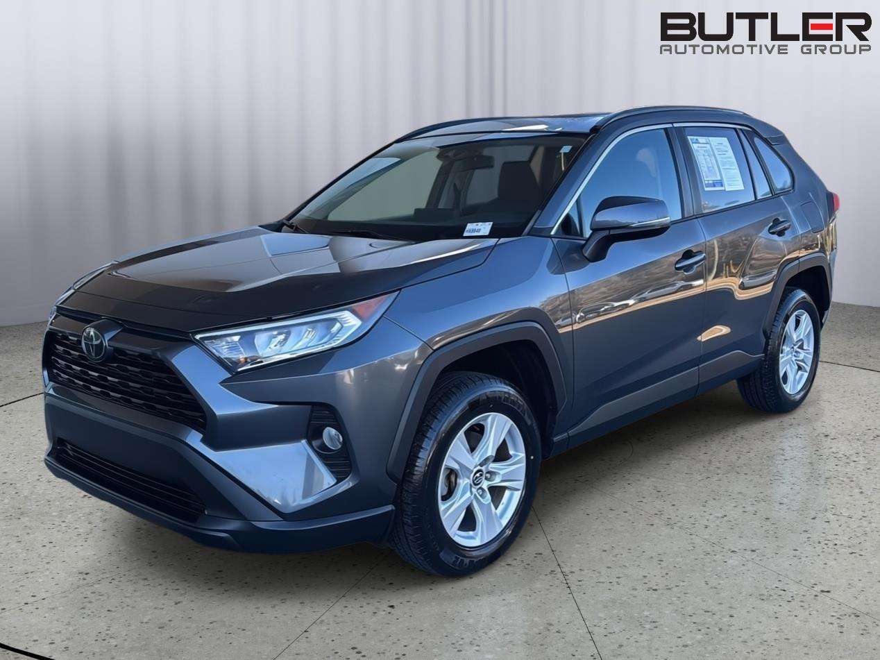 2021 Toyota RAV4 XLE's photo