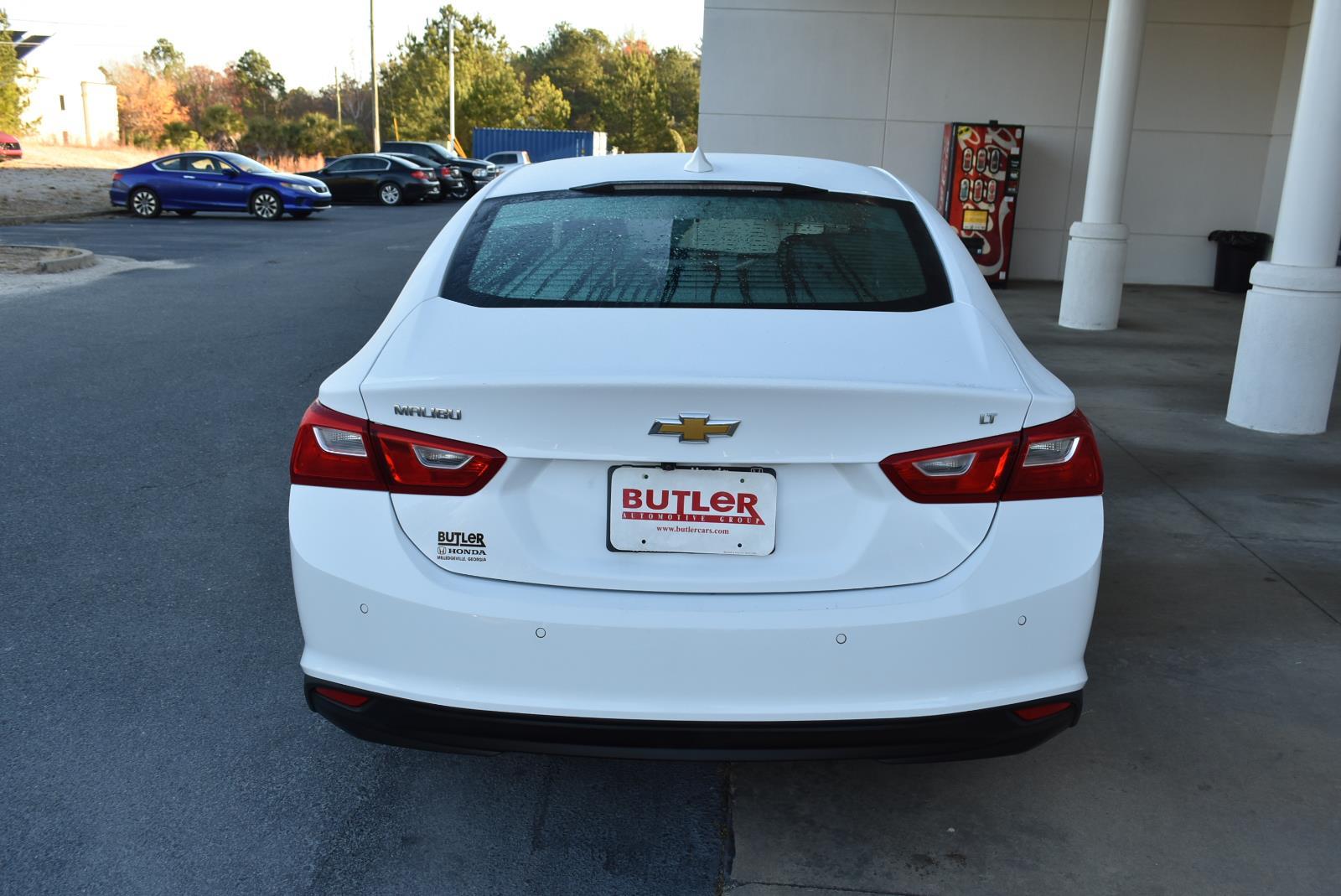 2024 Chevrolet Malibu 1LT photo 3