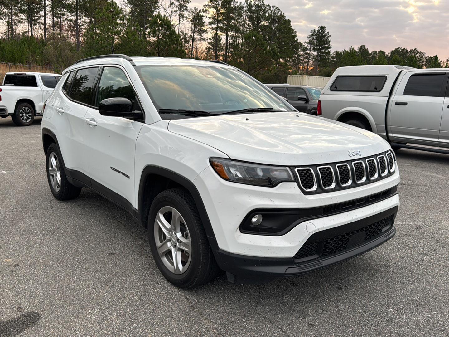 2024 Jeep Compass Latitude photo 3