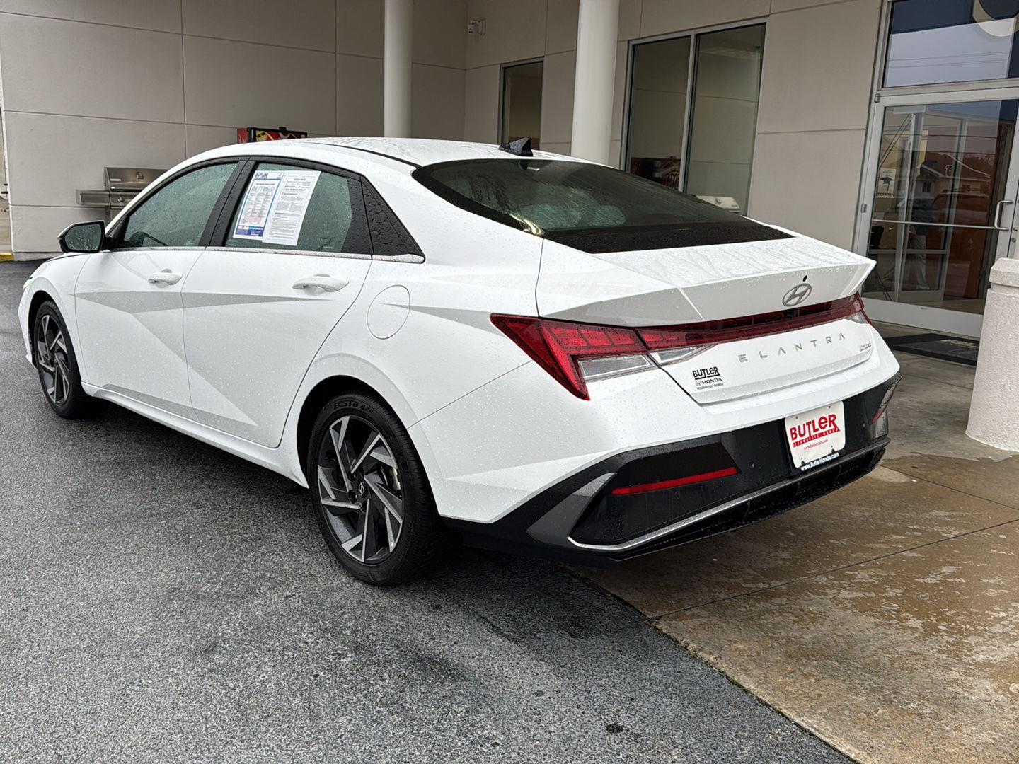 2024 Hyundai Elantra Limited photo 3