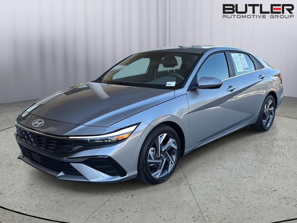 Used 2025 Hyundai Elantra SEL Convenience Sedan
