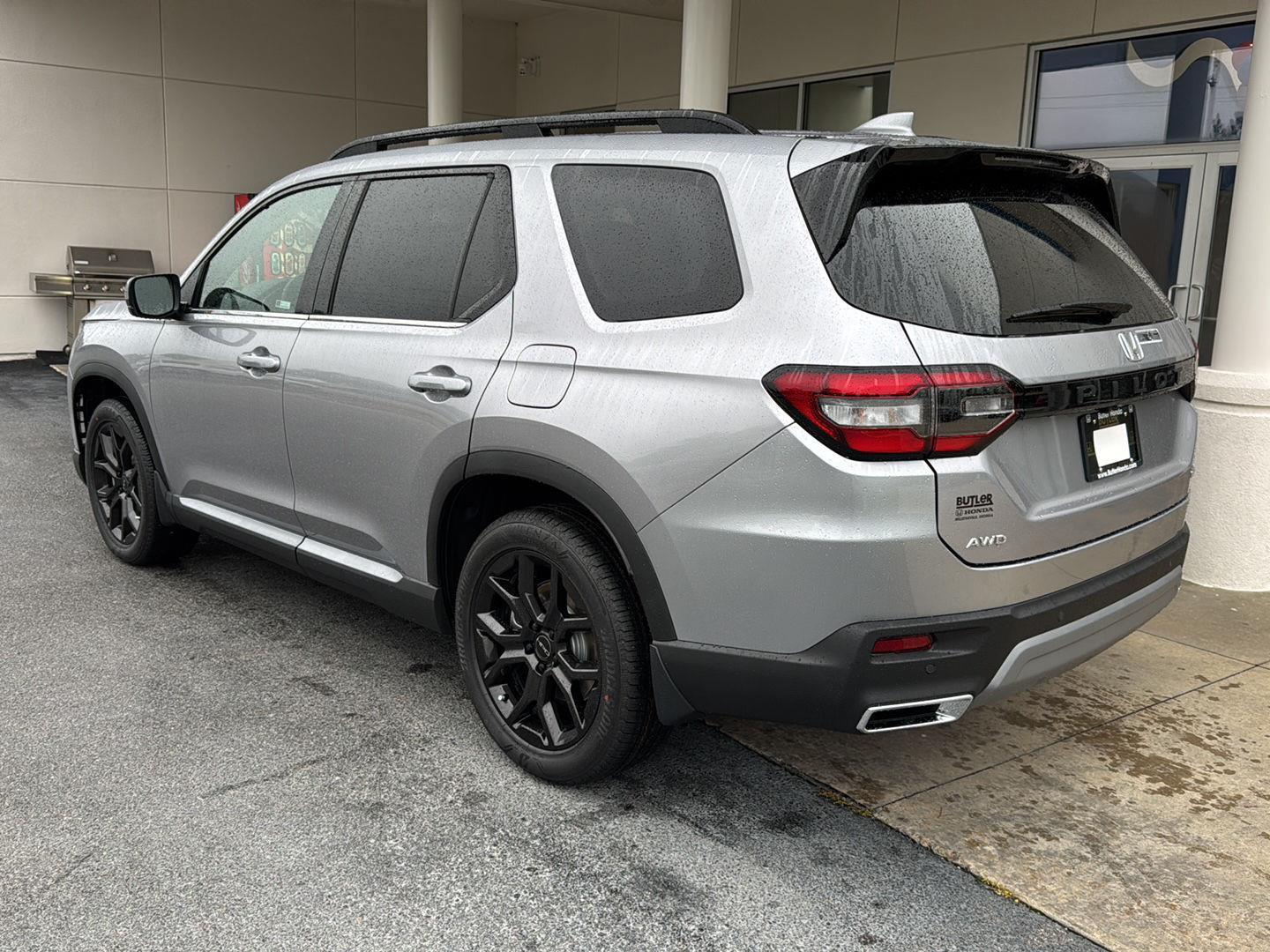 2025 Honda Pilot Touring photo 3