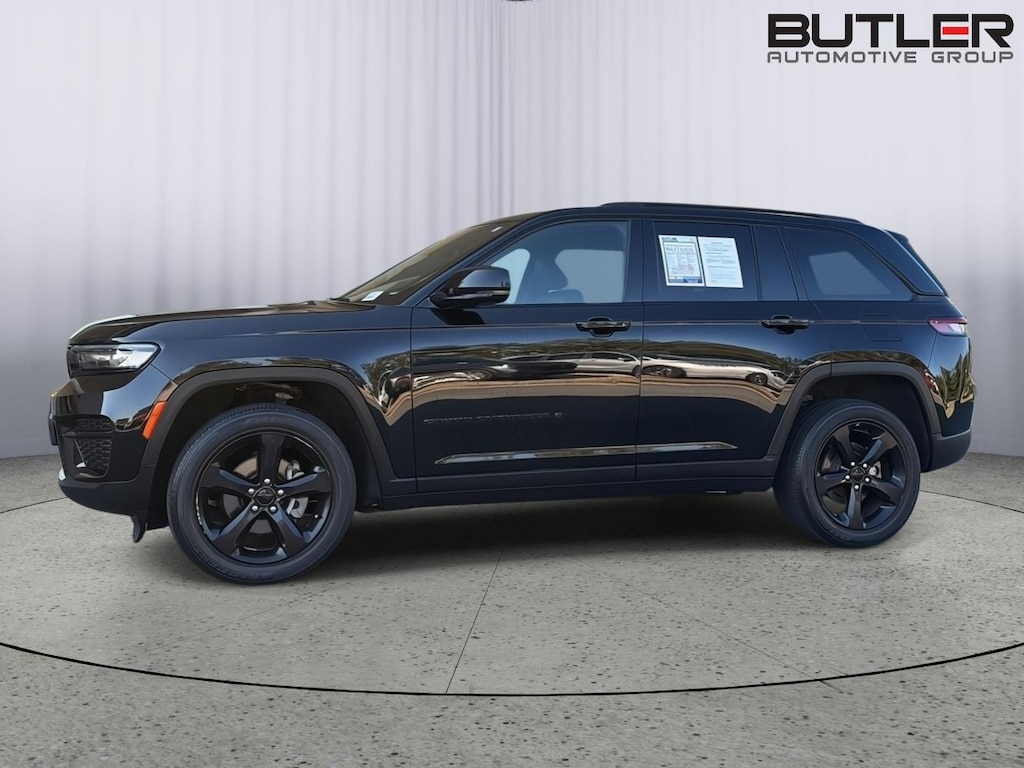Used 2023 Jeep Grand Cherokee Laredo SUV