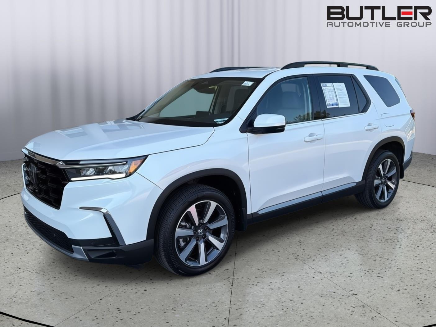 2025 Honda Pilot Touring AWD's photo