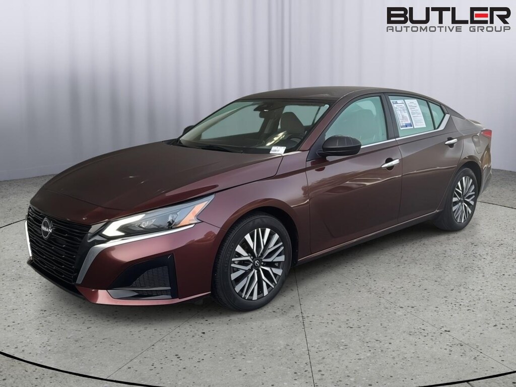 Used 2025 Nissan Altima SV Sedan