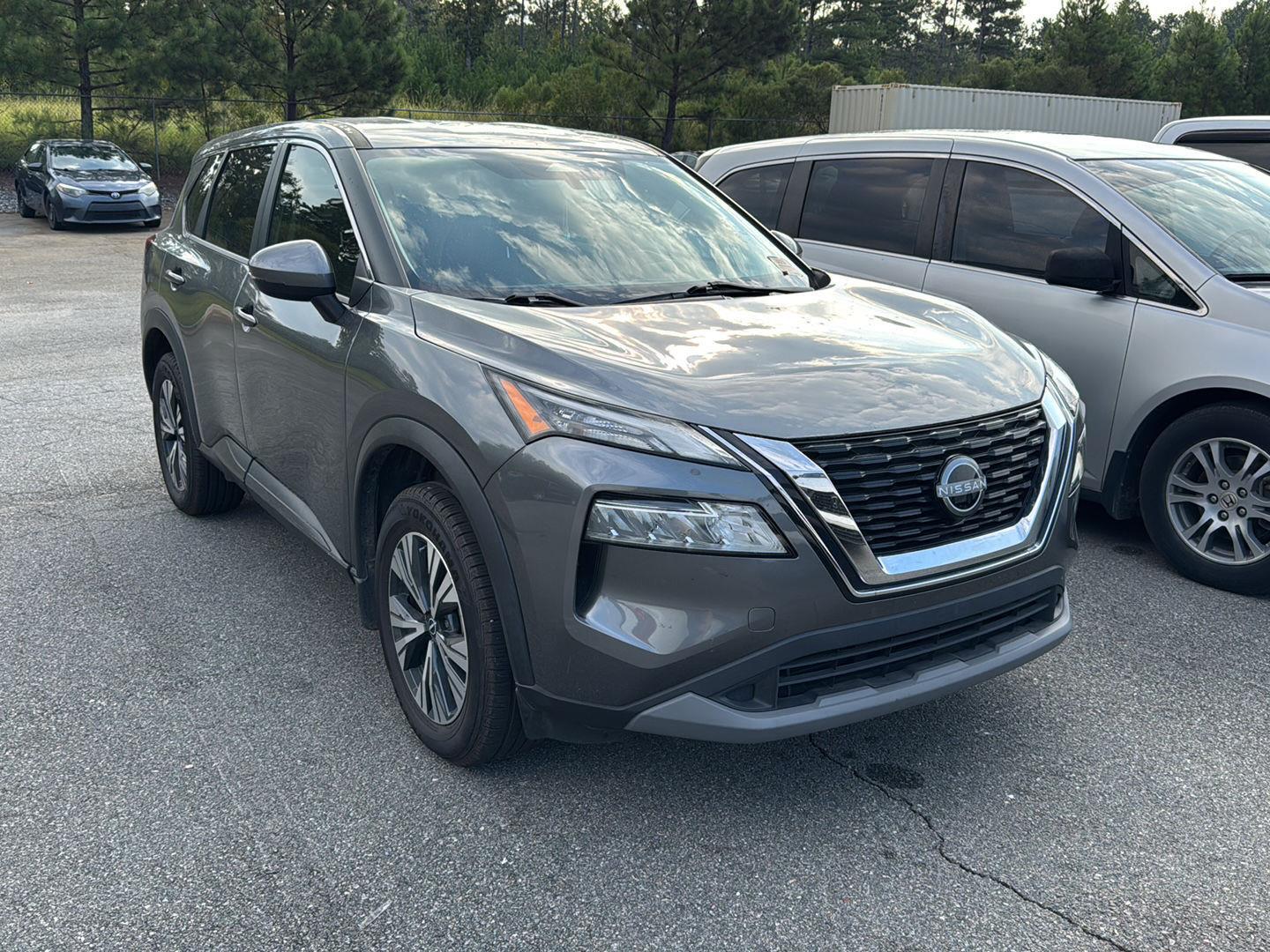 2022 Nissan Rogue SV photo 4