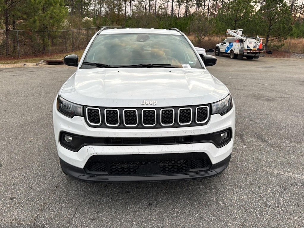 2024 Jeep Compass Latitude photo 2