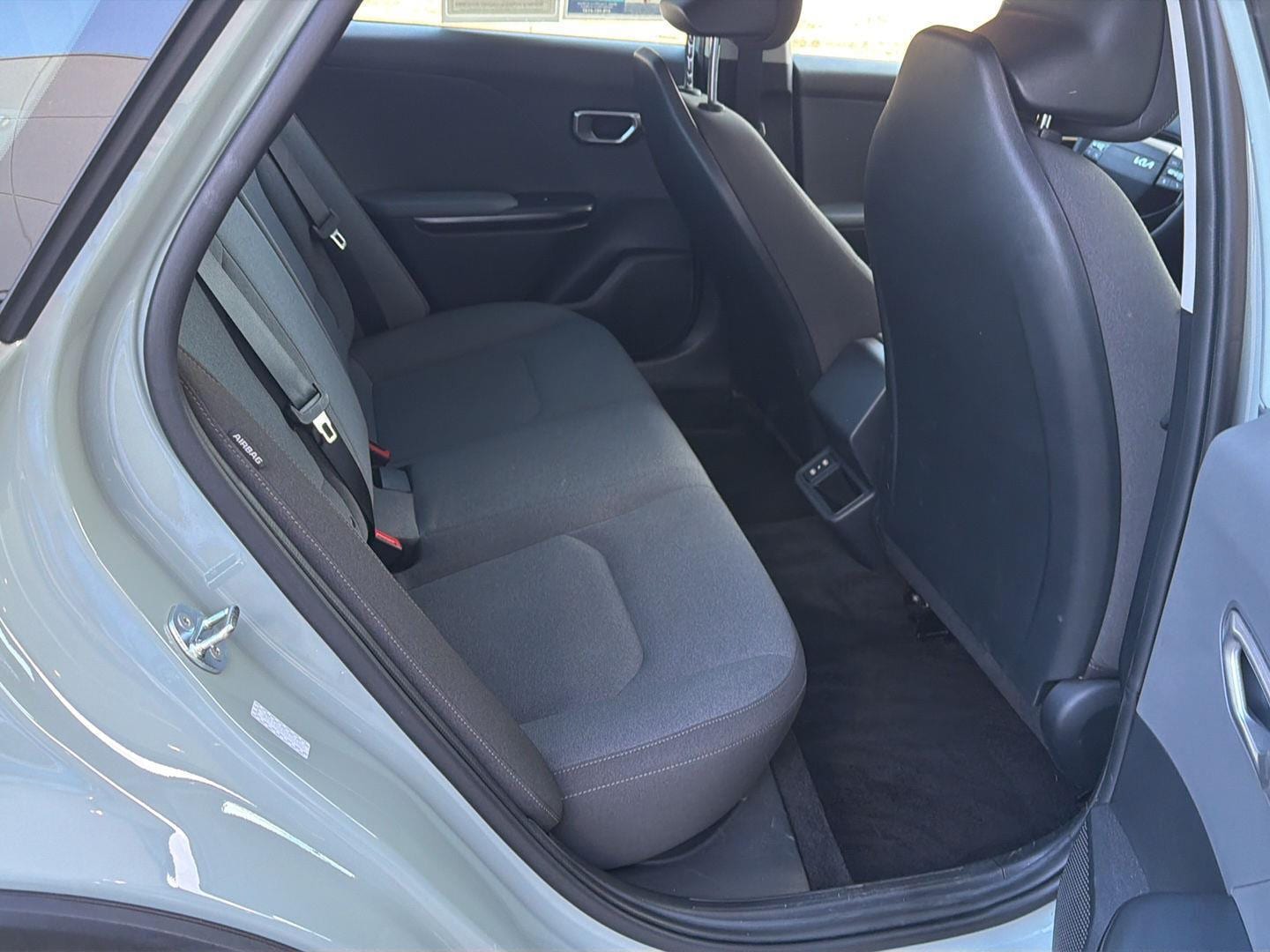 2025 Kia K4 LXS - Photo 12