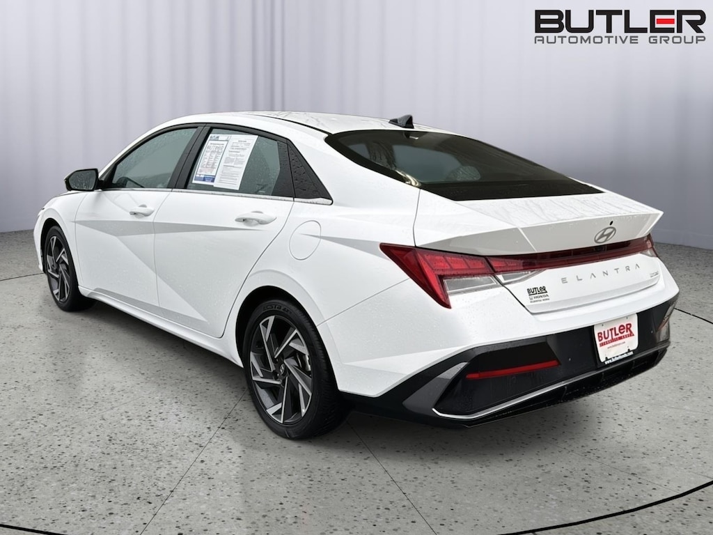 2024 Hyundai Elantra Limited photo 3