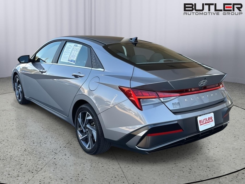 Used 2025 Hyundai Elantra SEL Convenience Sedan