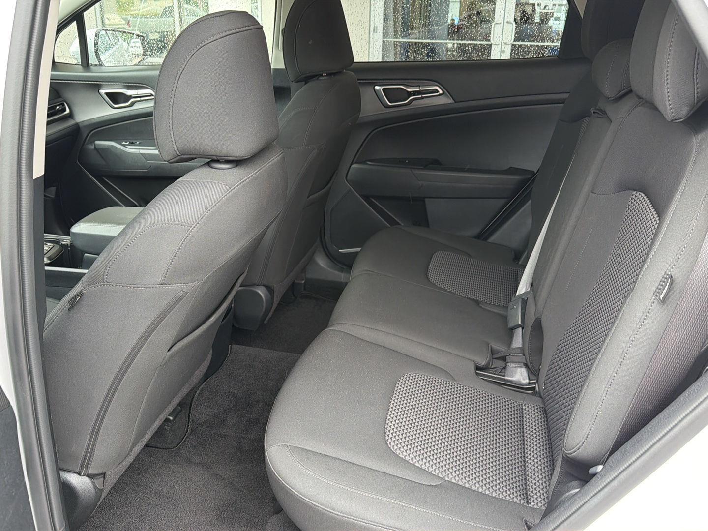 2025 Kia Sportage LX - Photo 11