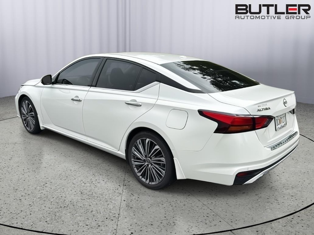 Used 2023 Nissan Altima 2.5 SL Sedan
