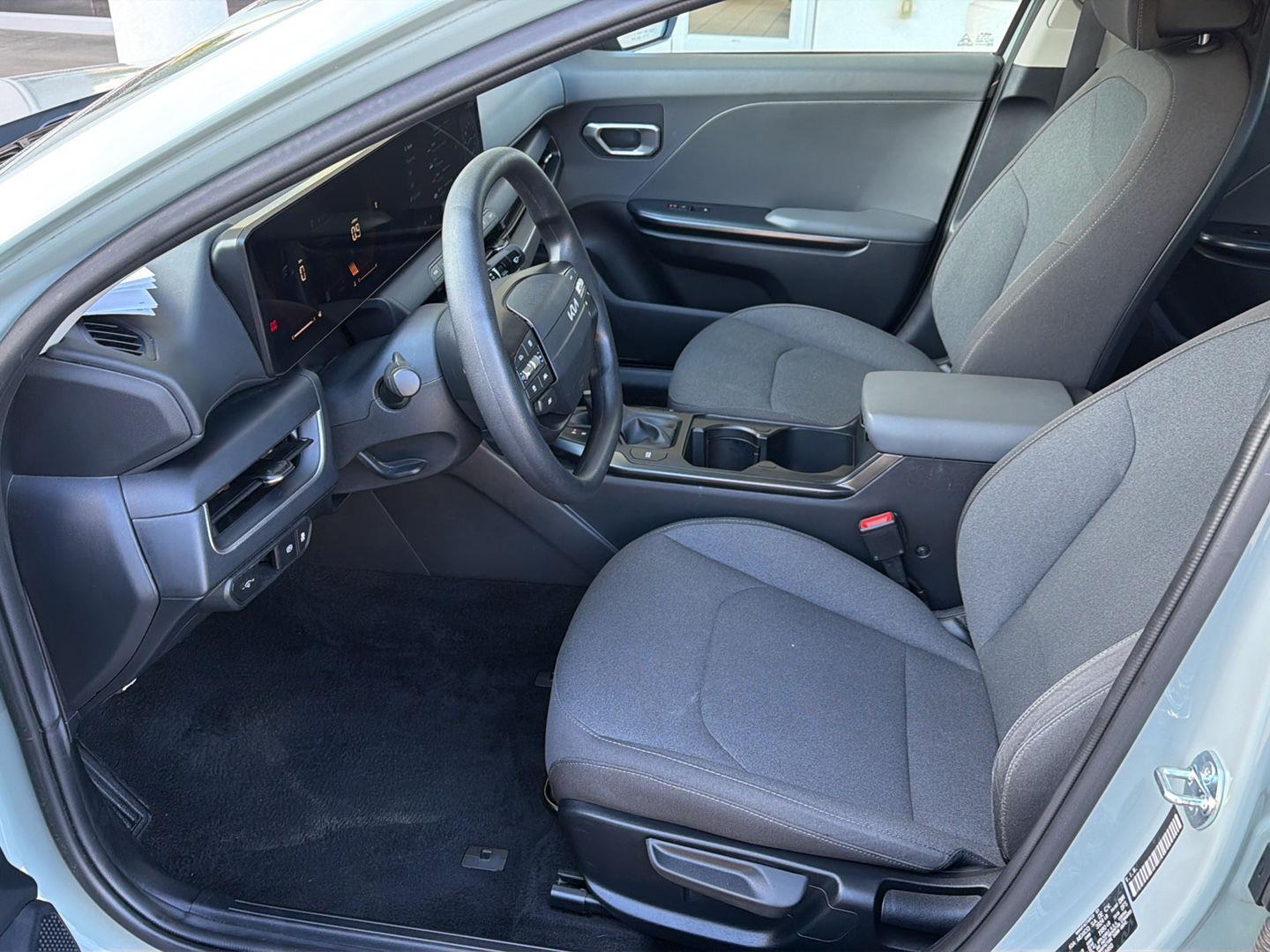 2025 Kia K4 LXS - Photo 10