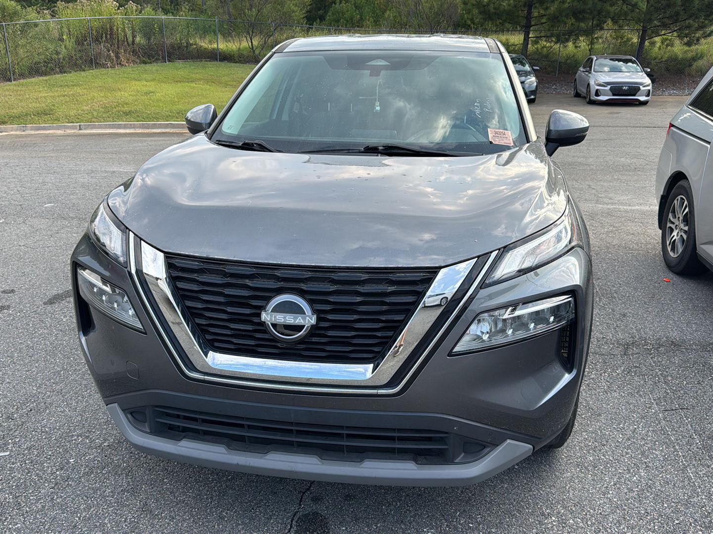 2022 Nissan Rogue SV photo 3