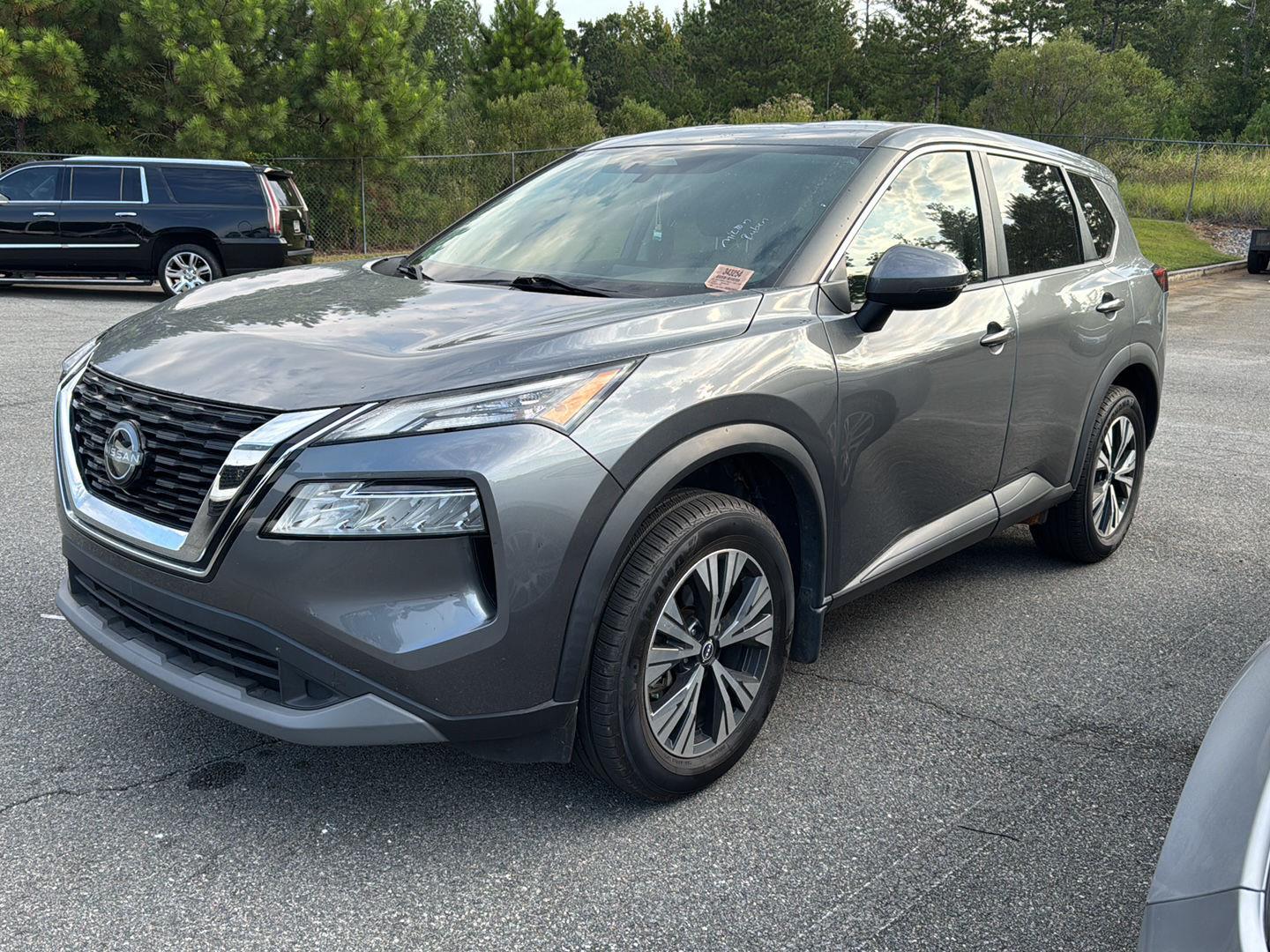 2022 Nissan Rogue SV photo 2