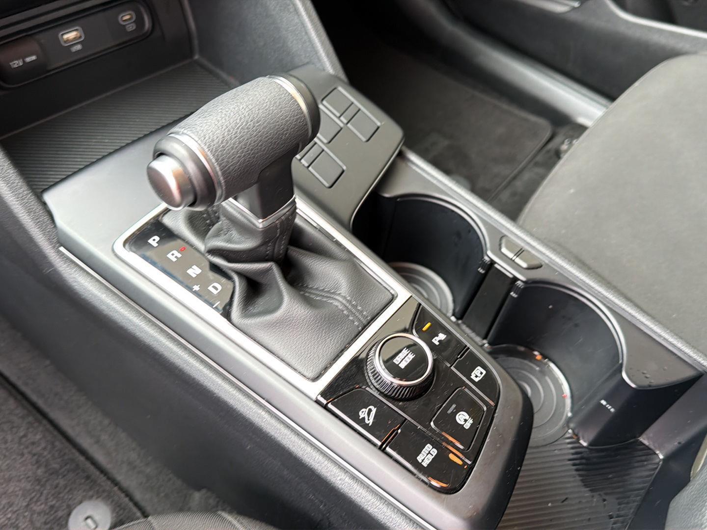2025 Kia Sportage LX - Photo 26