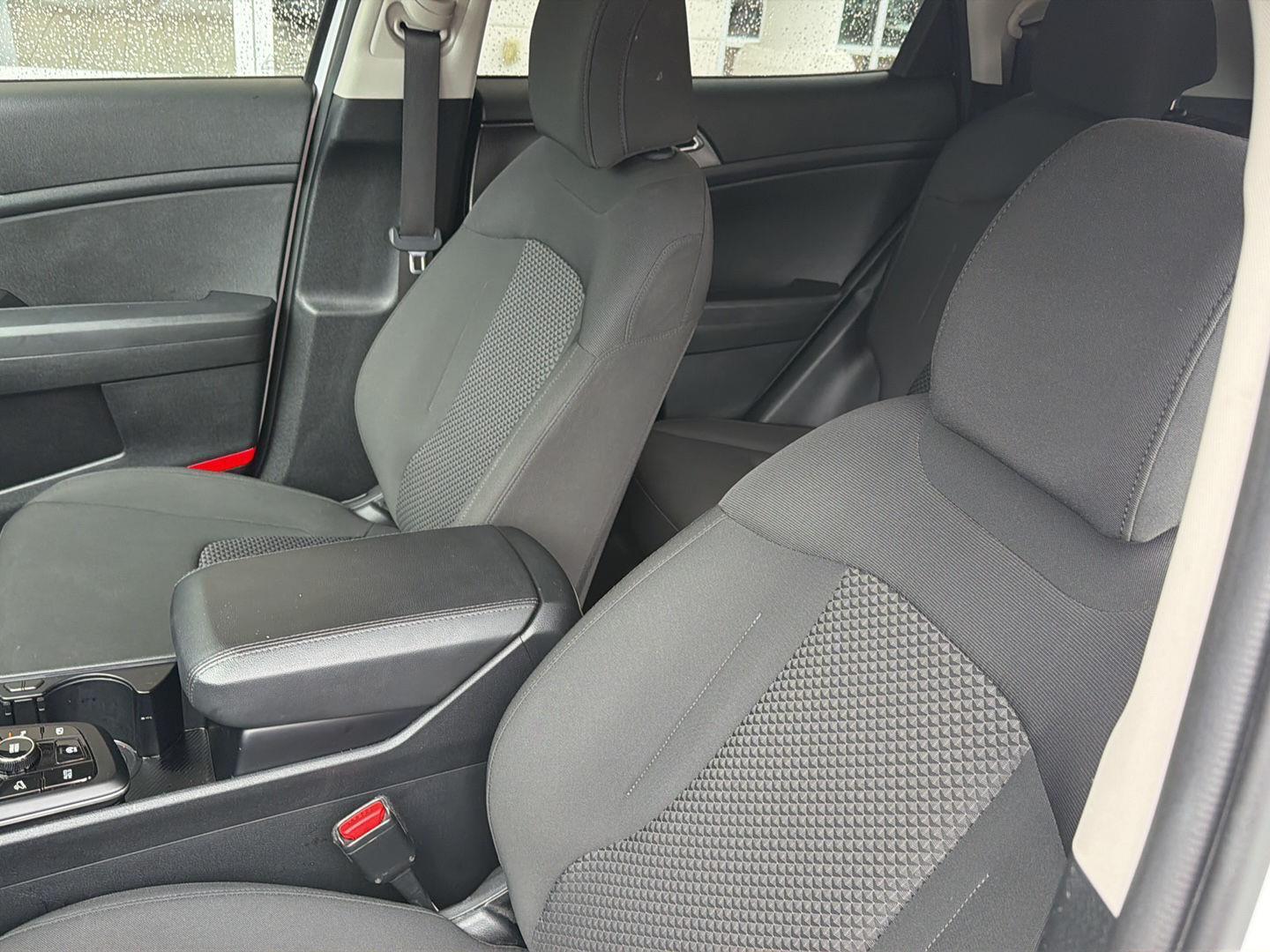 2025 Kia Sportage LX - Photo 27