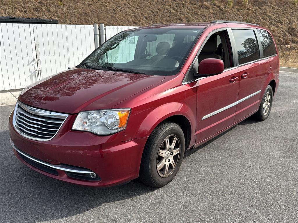 2012 Chrysler Town & Country Touring's photo