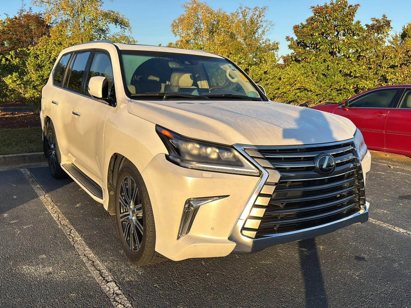 2019 Lexus LX 570 photo 3