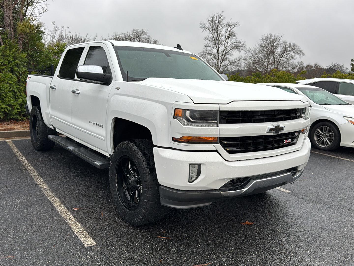 2017 Chevrolet Silverado 1500 LT photo 4