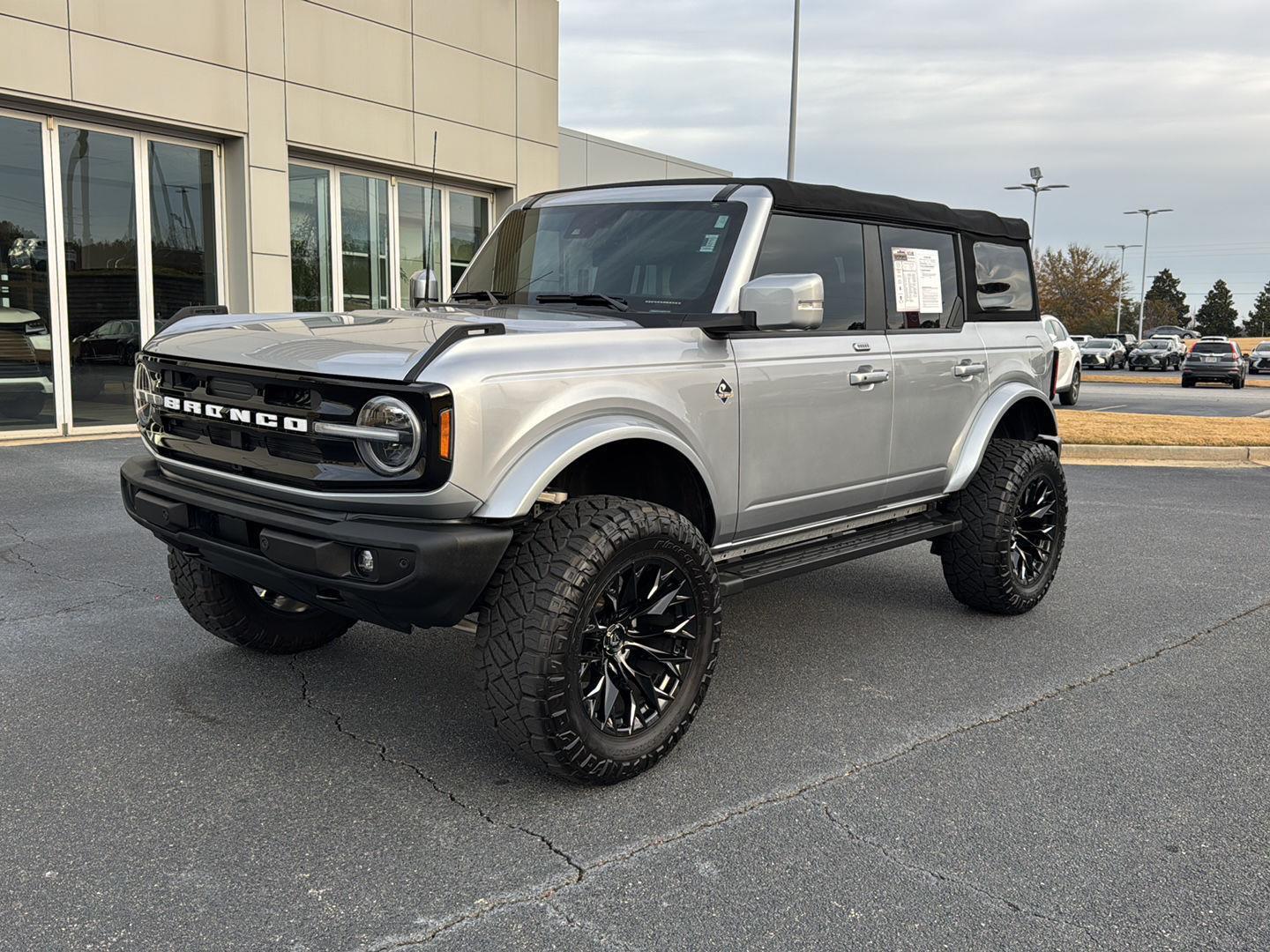 2022 Ford Bronco 4-Door Outer Banks's photo