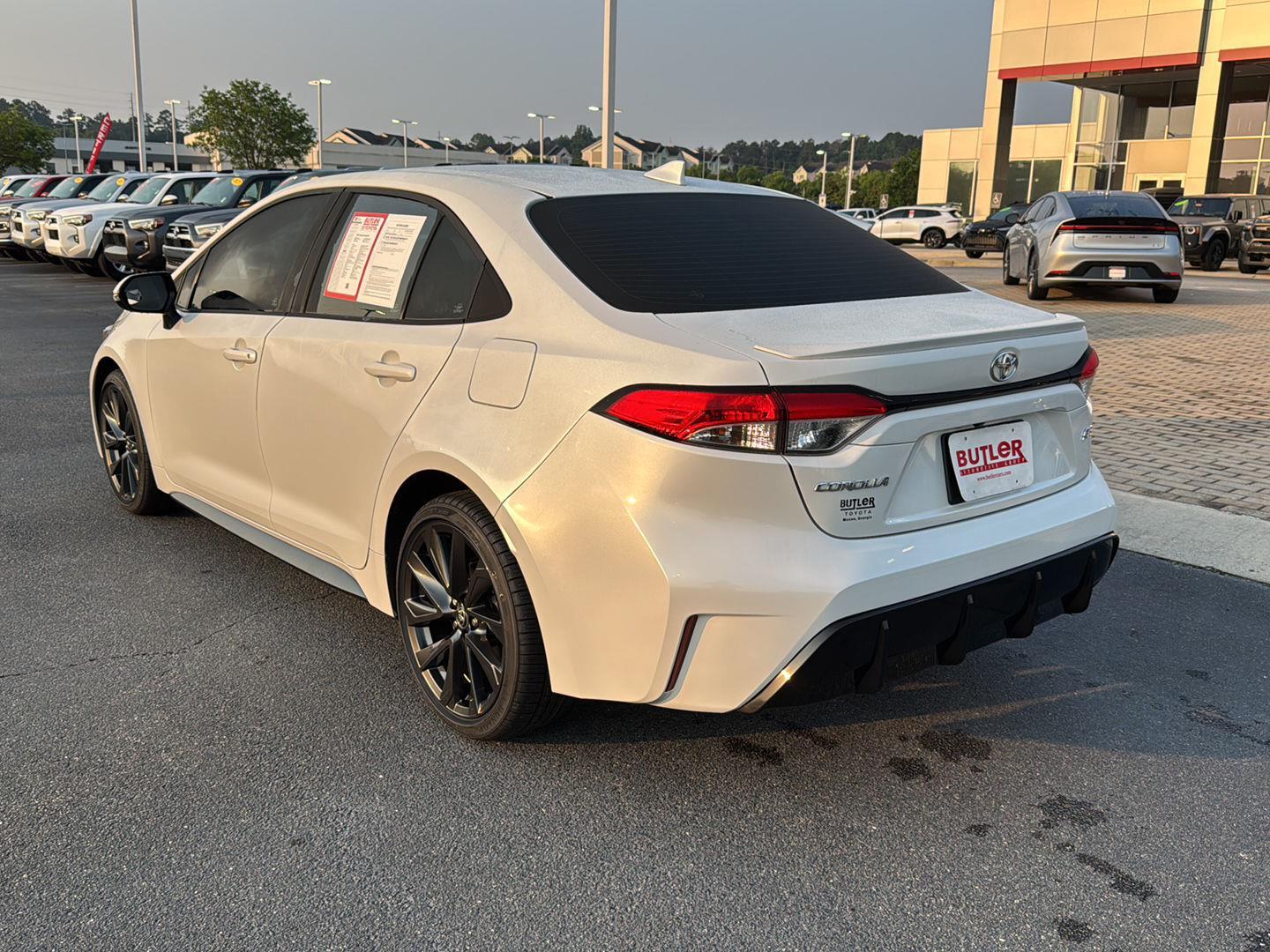 2023 Toyota Corolla SE photo 3