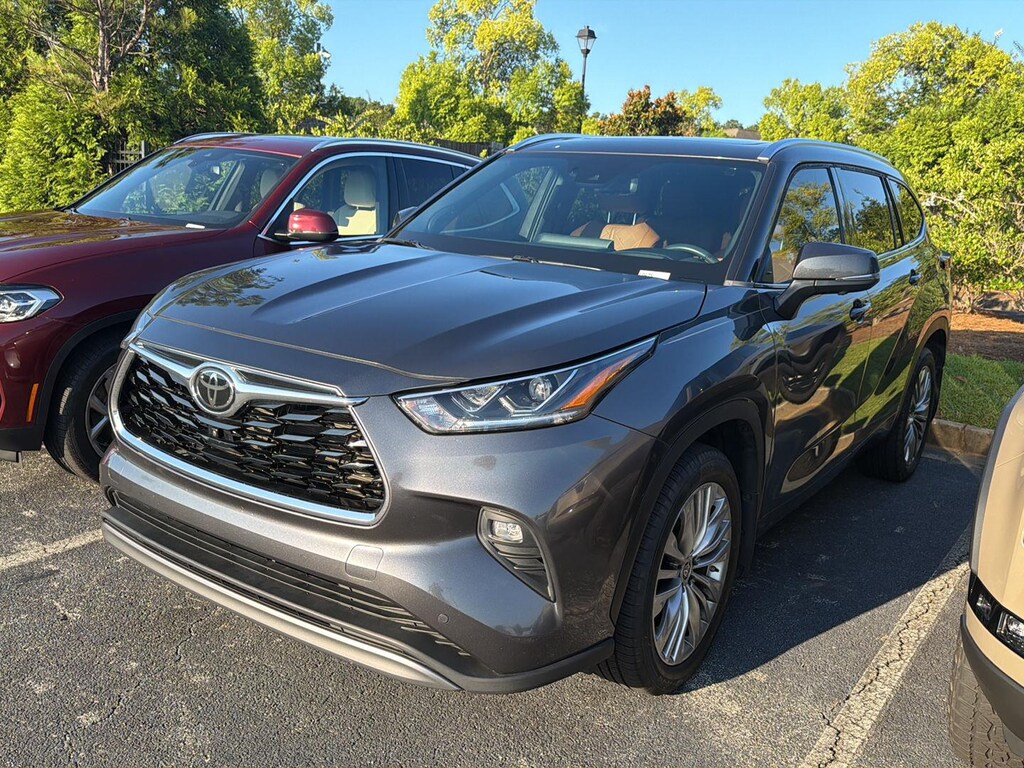 Used 2024 Toyota Highlander Platinum SUV