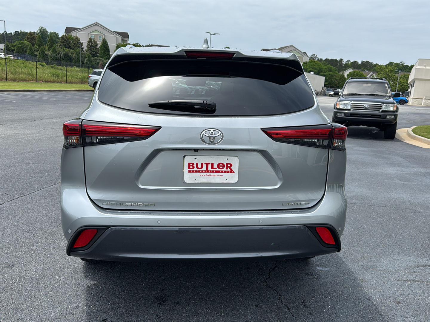 Image 4 of 2023 Toyota Highlander Limited SUV