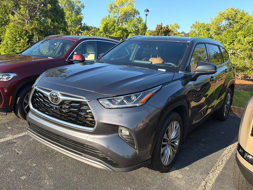 Used 2024 Toyota Highlander Platinum SUV