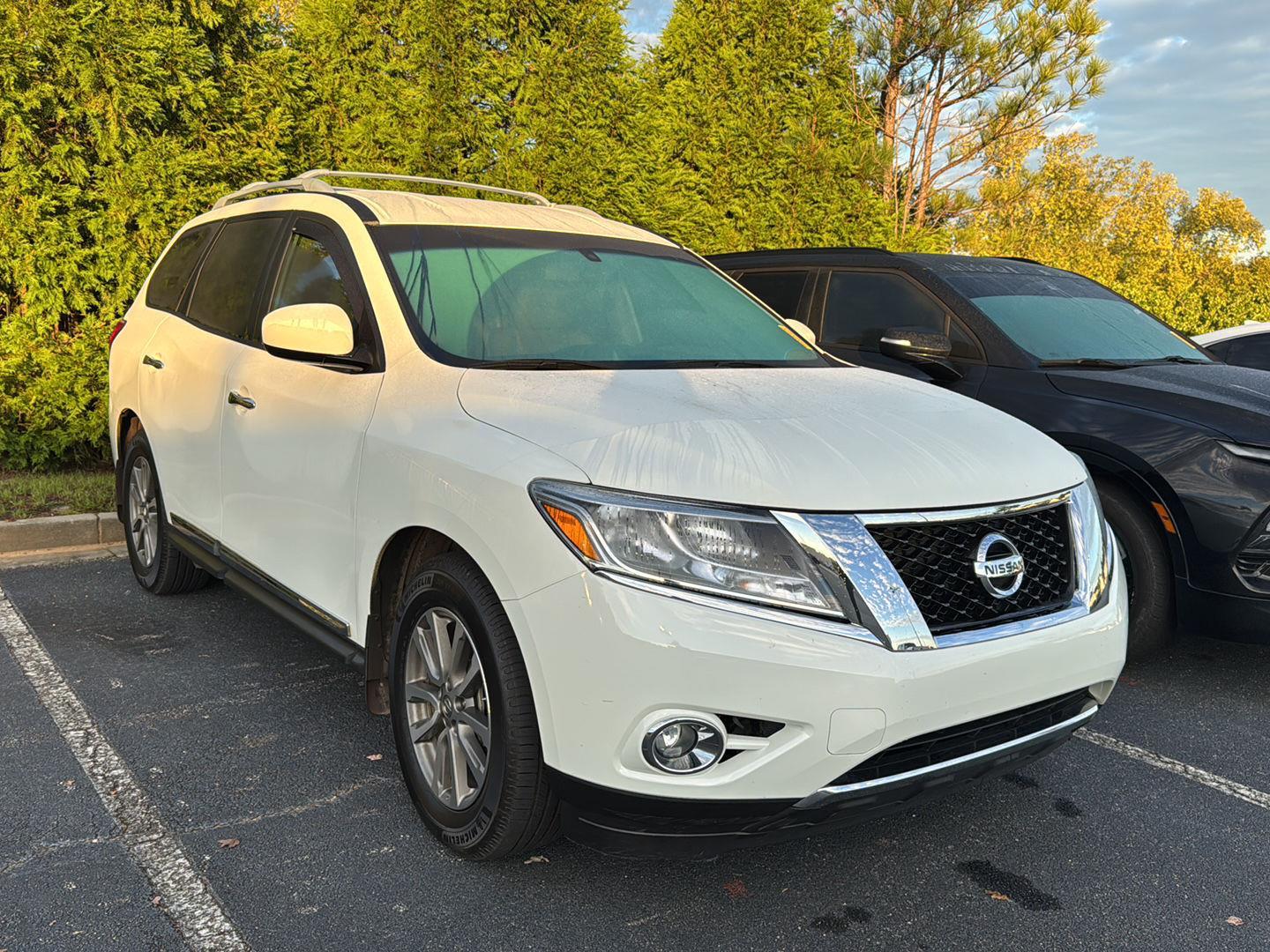 2016 Nissan Pathfinder SL photo 2