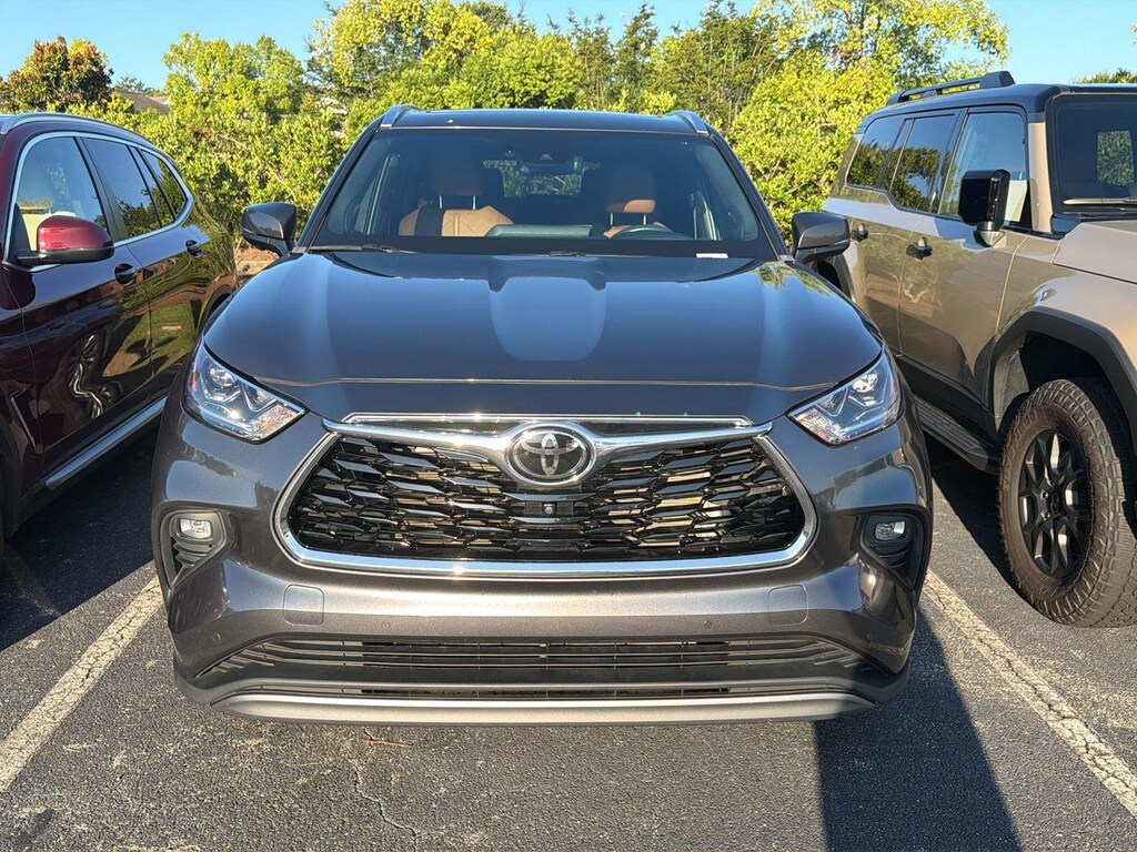 Used 2024 Toyota Highlander Platinum SUV