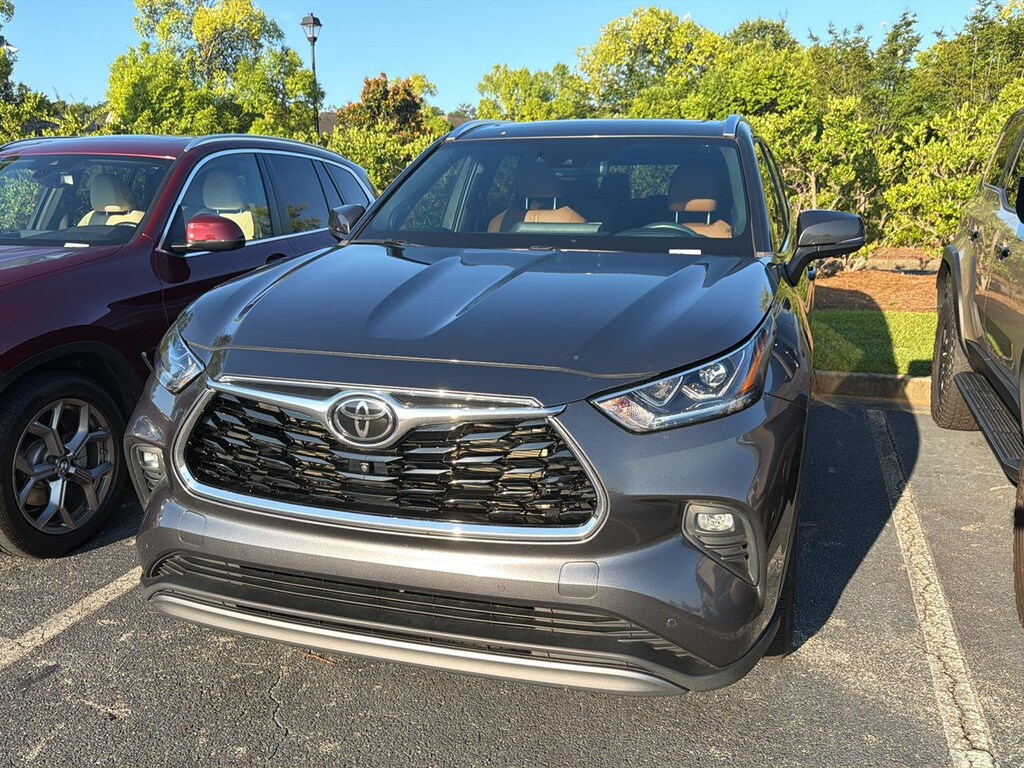 Used 2024 Toyota Highlander Platinum SUV