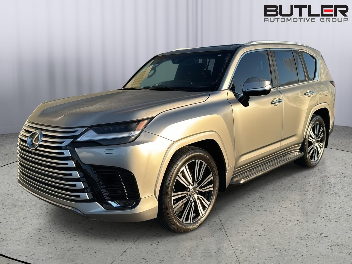 2023 Lexus LX Luxury's photo