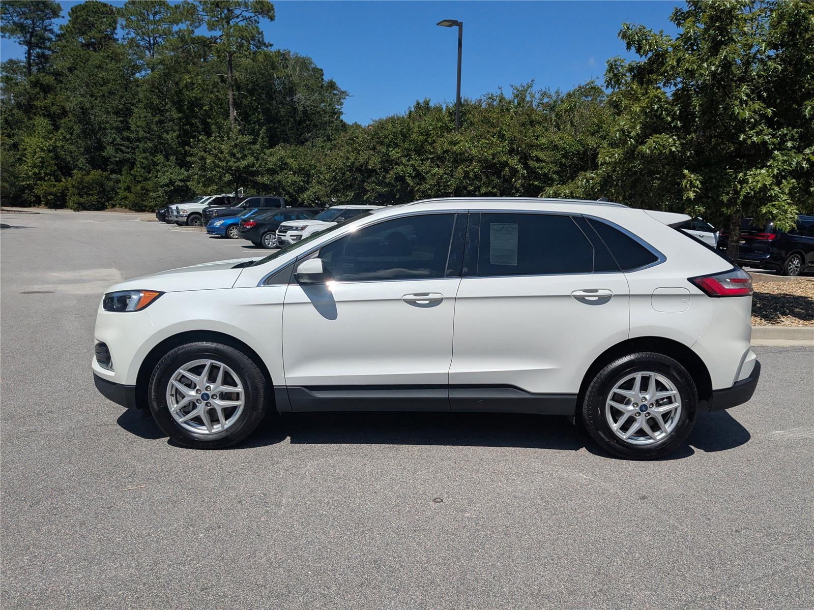 2022 Ford Edge SEL photo 3