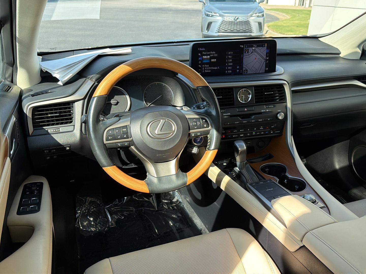 2022 Lexus RX Hybrid 450h - Photo 18