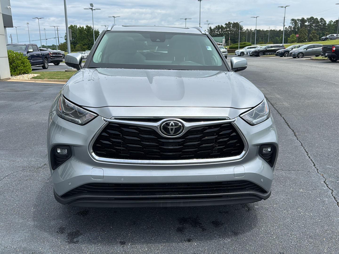 Image 7 of 2023 Toyota Highlander Limited SUV