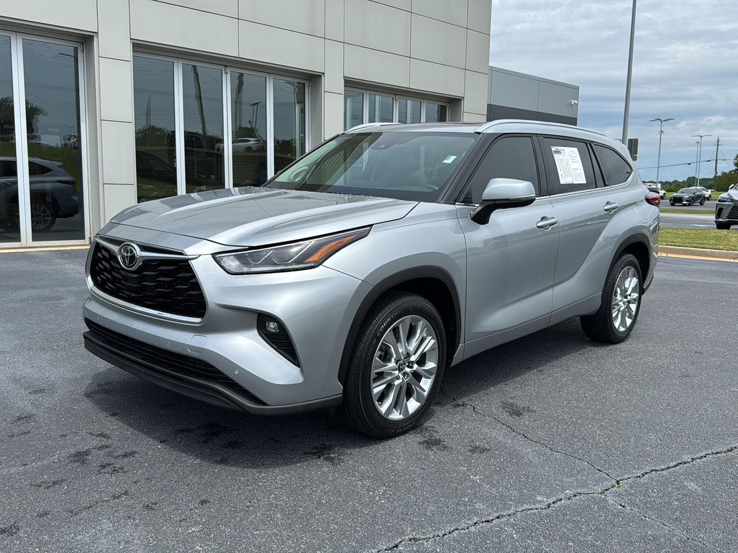 Image 2 of 2023 Toyota Highlander Limited SUV