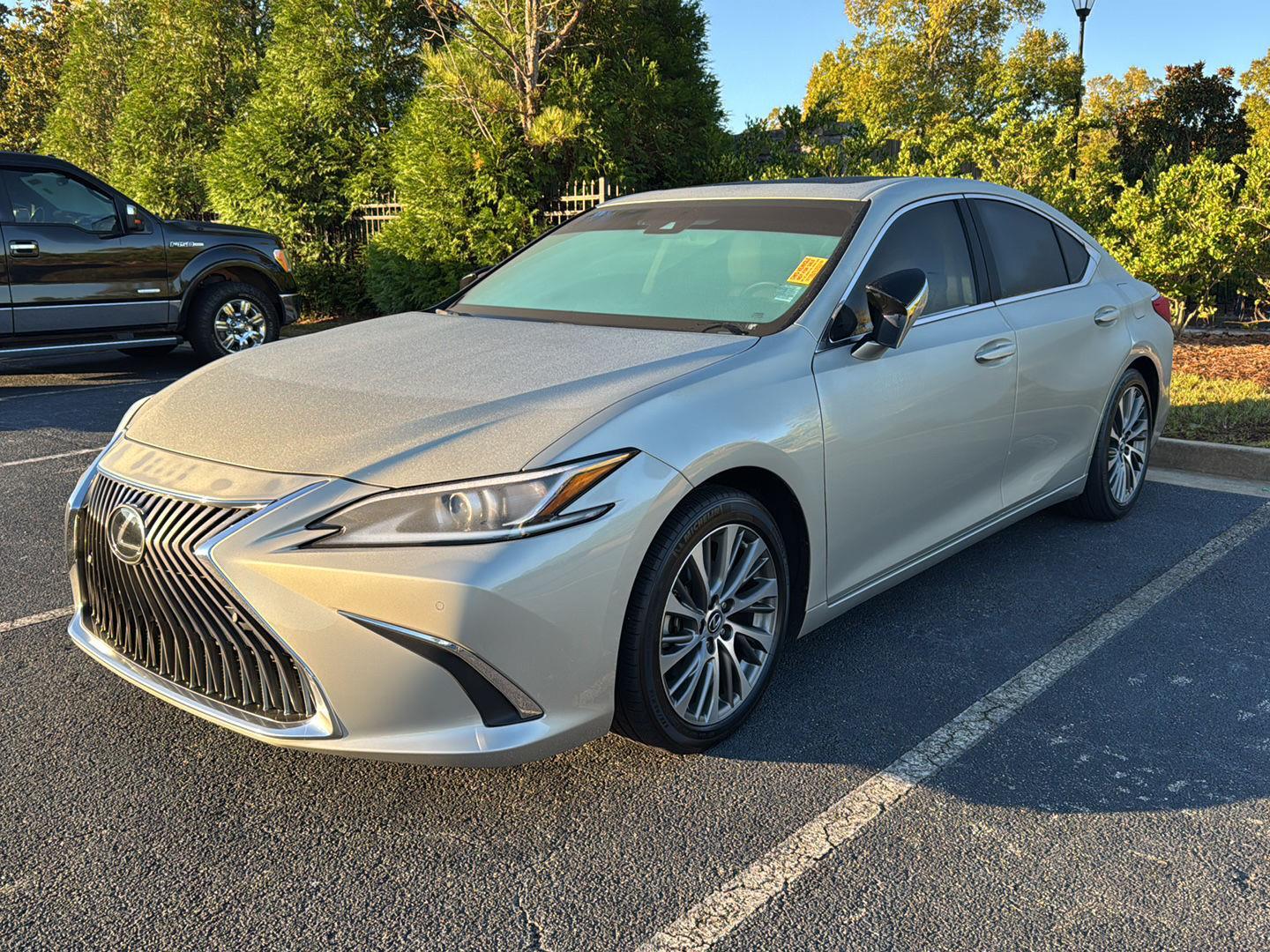2020 Lexus ES 350 Luxury photo 2
